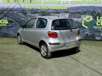 Usado Toyota Yaris 68 CV (50 kW) 2003 Gris Utilitario