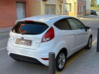 Usado Ford Fiesta Trend 101 CV (74 kW) 2015 Blanco Utilitario
