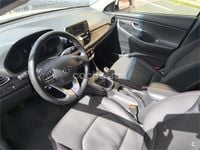 Usado Hyundai i30 100 CV (73 kW) 2018 Blanco Berlina