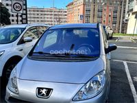 Usado Peugeot 1007 70 CV (51 kW) 2005 Gris / plata Monovolumen