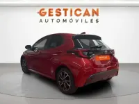 Usado Toyota Yaris Hybrid Style 116 CV (85 kW) 2023 Rojo Utilitario