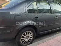 Usado VW Bora Trendline 110 CV (80 kW) 2001 Gris / plata Berlina