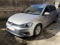 Usado VW Golf VII Advance 115 CV (84 kW) 2019 Gris / plata Berlina