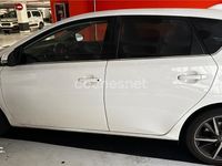 Usado Toyota Auris Hybrid 136 CV (100 kW) 2018 Blanco Berlina