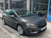 Usado Opel Astra Selective 110 CV (80 kW) 2016 Gris / plata Berlina
