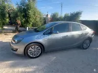 Usado Opel Astra Selective 110 CV (80 kW) 2013 Gris / plata Berlina