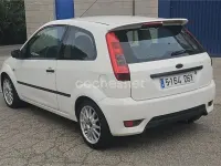 Usado Ford Fiesta 90 CV (66 kW) 2005 Blanco Utilitario