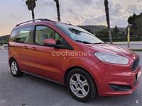 Usado Ford Tourneo Courier Trend 100 CV (73 kW) 2014 Rojo Monovolumen