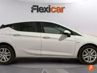 Usado Opel Astra Selective 110 CV (80 kW) 2019 Blanco Berlina