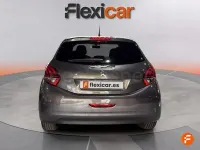 Usado Peugeot 208 Active 75 CV (55 kW) 2018 Gris / plata Utilitario