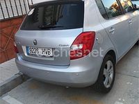Usado Skoda Fabia Ambition 75 CV (55 kW) 2013 Gris / plata Berlina