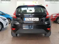 Usado Ford Fiesta Trend 75 CV (55 kW) 2012 Negro Berlina