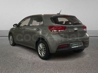 Usado Kia Rio 100 CV (73 kW) 2023 Verde Berlina