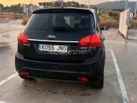 Usado Kia Venga 128 CV (94 kW) 2016 Negro Utilitario