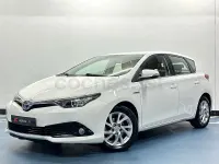 Usado Toyota Auris Hybrid Active 136 CV (100 kW) 2019 Blanco Berlina