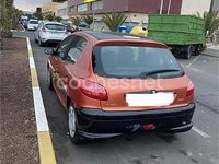 Usado Peugeot 206 75 CV (55 kW) 2000 Naranja Berlina
