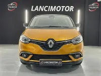 Usado Renault Scénic Edition One 130 CV (95 kW) 2017 Amarillo Monovolumen