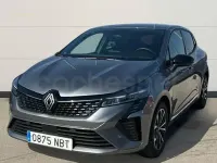Usado Renault Clio V Techno 100 CV (73 kW) 2025 Gris / plata Berlina