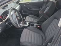 Usado VW Passat Highline 150 CV (110 kW) 2007 Gris / plata Berlina