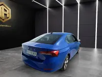Usado Skoda Octavia Active 115 CV (84 kW) 2022 Azul Berlina