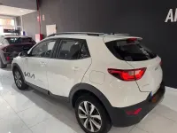 Usado Kia Stonic 100 CV (73 kW) 2025 Blanco SUV