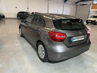 Usado Mercedes A180 109 CV (80 kW) 2017 Gris / plata Berlina