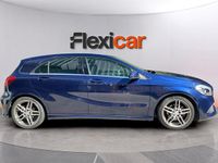 Usado Mercedes A180 AMG line 109 CV (80 kW) 2017 Azul Berlina