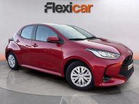 Usado Toyota Yaris Hybrid Active 116 CV (85 kW) 2023 Rojo Berlina