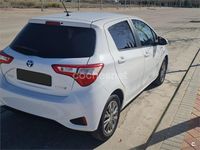 Usado Toyota Yaris Hybrid Active 100 CV (73 kW) 2018 Blanco Berlina