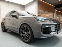 Usado Porsche Cayenne 353 CV (259 kW) 2023 Gris / plata SUV
