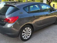 Usado Opel Astra Excellence 110 CV (80 kW) 2011 Gris / plata Berlina