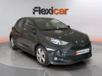 Usado Toyota Yaris Hybrid Active 116 CV (85 kW) 2025 Negro Berlina
