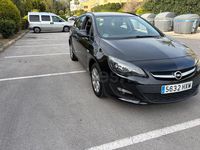 Usado Opel Astra Selective 110 CV (80 kW) 2014 Negro Familiar