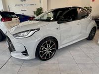 Usado Toyota Yaris Hybrid Sport 116 CV (85 kW) 2022 Gris / plata Berlina