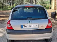 Usado Renault Clio II 75 CV (55 kW) 2001 Gris / plata Berlina