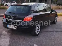 Usado Opel Astra Cosmo 100 CV (73 kW) 2005 Negro Berlina