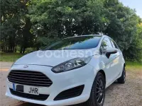 Usado Ford Fiesta Trend 95 CV (69 kW) 2015 Blanco Utilitario