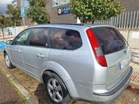 Usado Ford Focus Ghia 109 CV (80 kW) 2005 Gris / plata Familiar