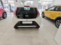 Usado Toyota Aygo X-play 69 CV (50 kW) 2018 Blanco Utilitario