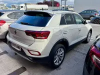 Usado VW T-Roc Life 150 CV (110 kW) 2024 Gris / plata SUV