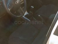 Usado Toyota Corolla Sol 110 CV (80 kW) 2005 Gris / plata Berlina