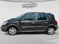 Usado Renault Scénic II Dynamique 105 CV (77 kW) 2008 Gris / plata Monovolumen