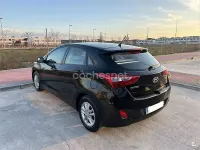 Usado Hyundai i30 90 CV (66 kW) 2014 Negro Berlina