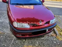 Usado Renault Laguna 115 CV (84 kW) 1998 Granate Berlina