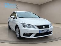 Usado Seat Leon Style 130 CV (95 kW) 2019 Blanco Familiar