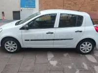 Usado Renault Clio III Collection 75 CV (55 kW) 2013 Blanco Berlina