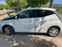 Usado Toyota Aygo X-play 69 CV (50 kW) 2017 Blanco Utilitario