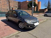Usado Opel Astra Edition 110 HP (80 kW) 2011 Cinzento Sedan