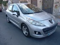 Usado Peugeot 207 Active 92 CV (67 kW) 2012 Gris / plata Berlina