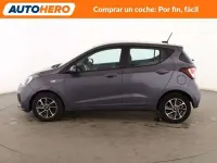 Usado Hyundai i10 Blackline 87 CV (63 kW) 2017 Gris Utilitario